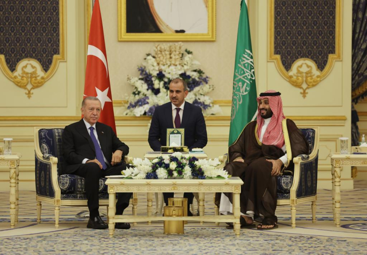 Cumhurbaşkanı Erdoğan Suudi Arabistan'da resmi törenle karşılandı